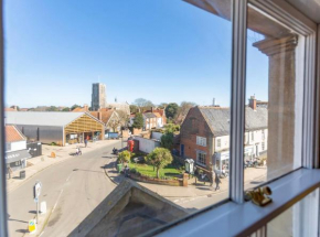 High View, Southwold High Street (2 bed, 2 bath, allocated parking, balcony)